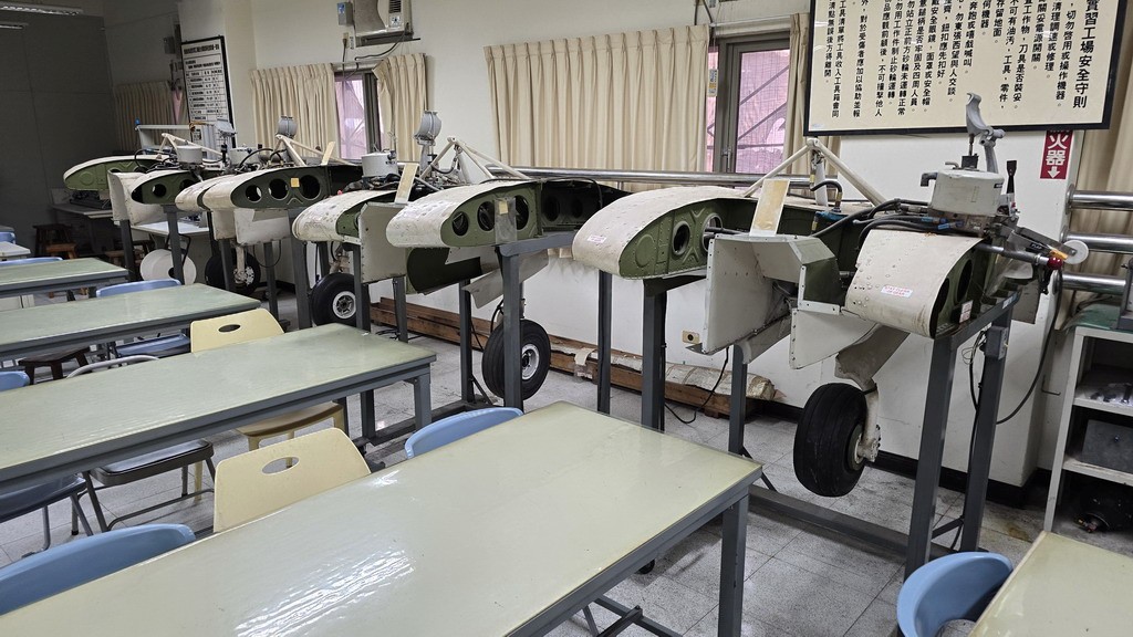 Hydraulic Landing Gear System Training Platform Hydraulic Landing Gear System Training Platform