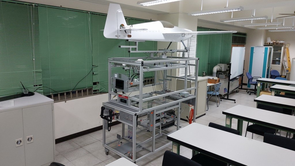 自動飛行載具操作訓練台